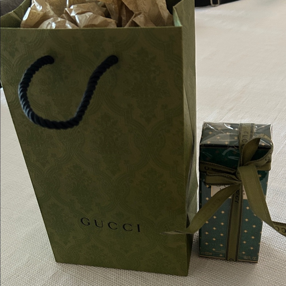 Gucci Mémoire d’Une Odeur
Gucci Gift Bag and wrapping paper